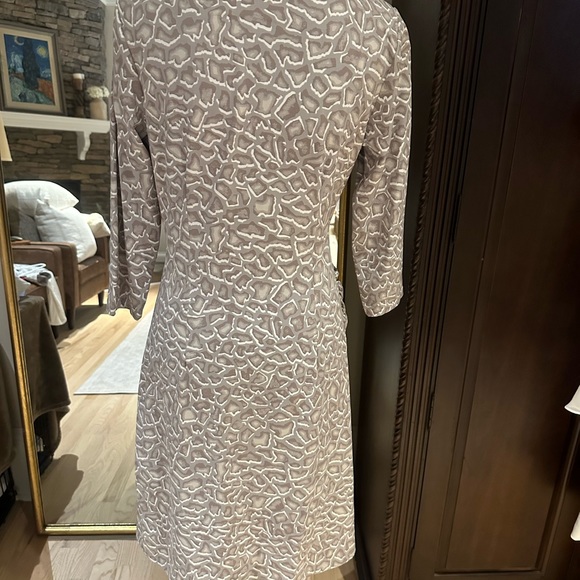 Gorgeous j. McLaughlin fitted dress with side shirr - Picture 2 of 4